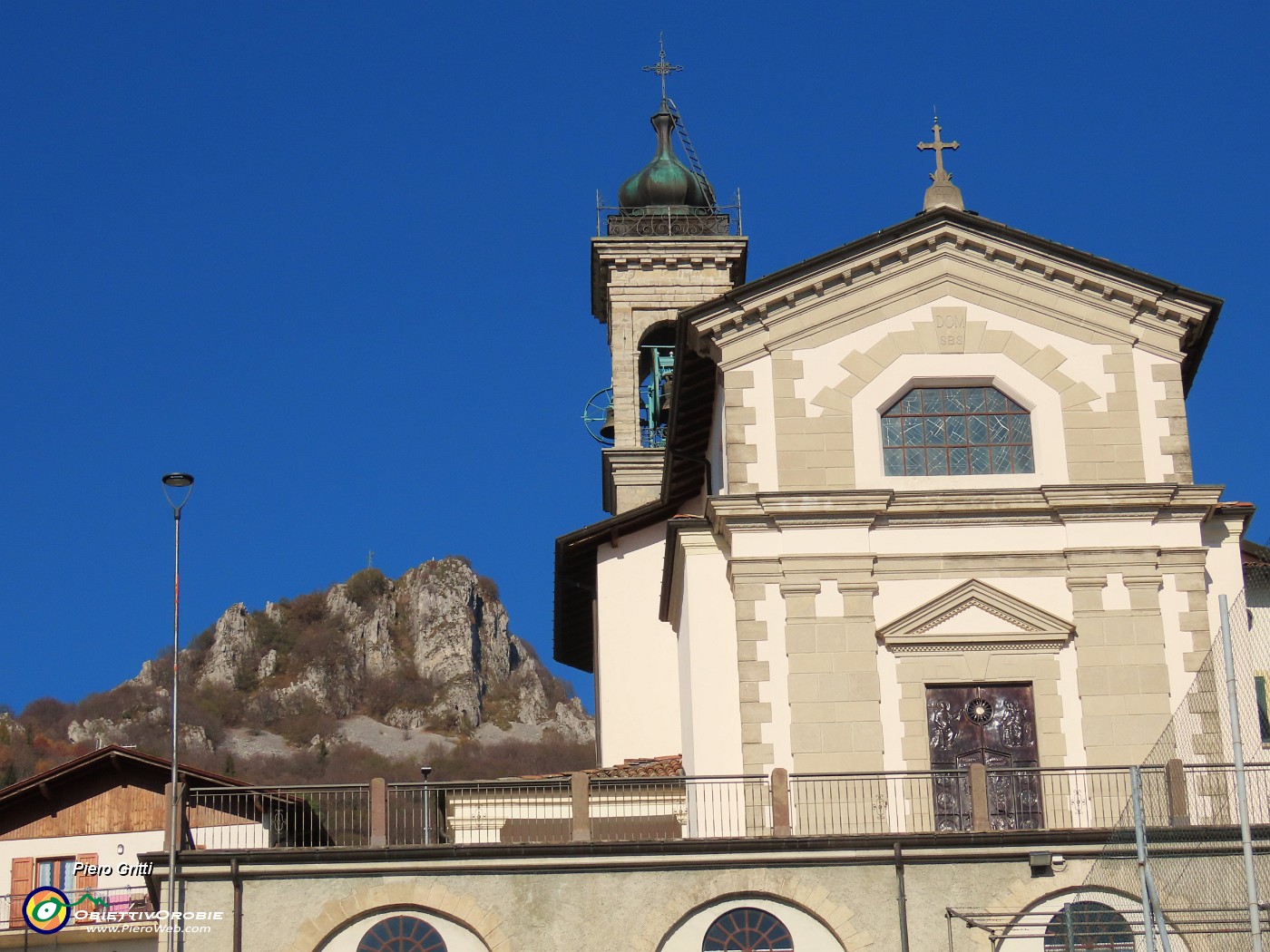 08 Vista in vetta Cornagera dalla Chiesa di Amora (Aviatico).JPG